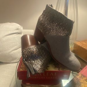 Gray Tom’s ankle boots